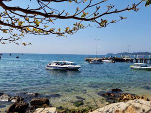 hai nhà hàng ở Cù Lao Chàm